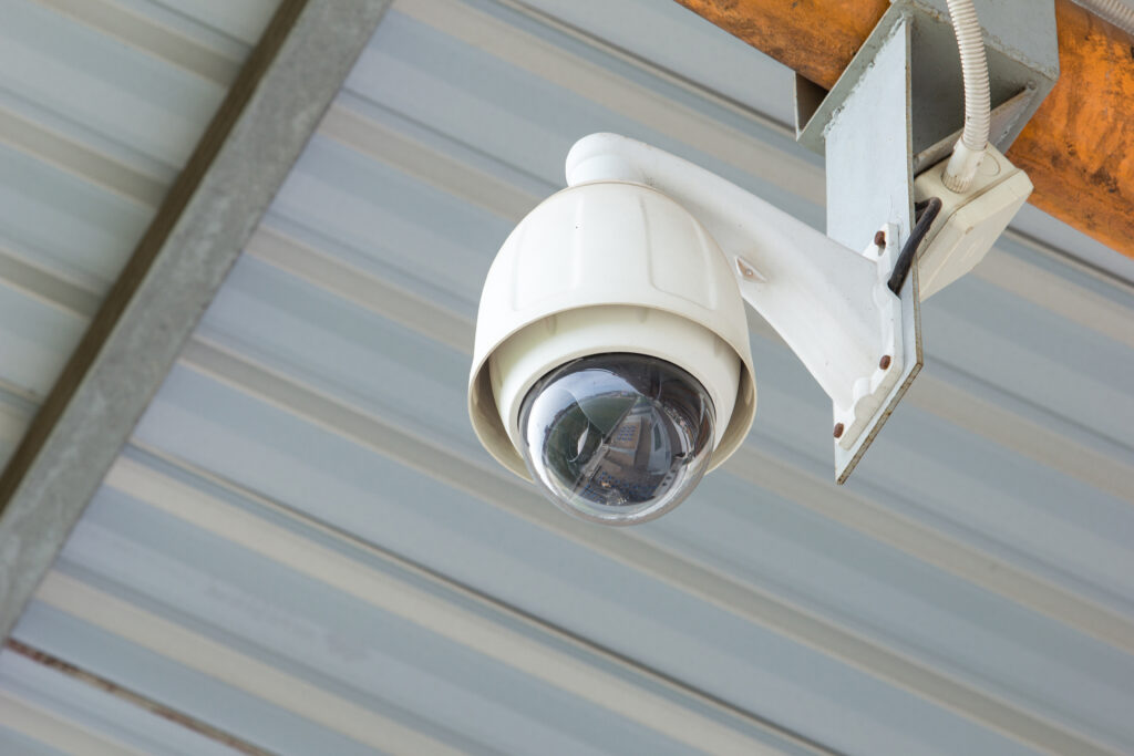 Caméra de vidéosurveillance CCTV installée en extérieur